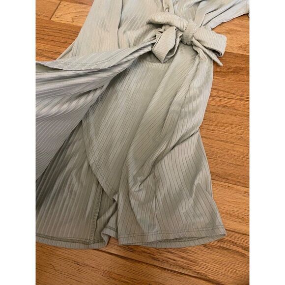 Socialite womens Light Green Wrap Dress With Flutter Sleeves & Waist Tie size L - Picture 4 of 9